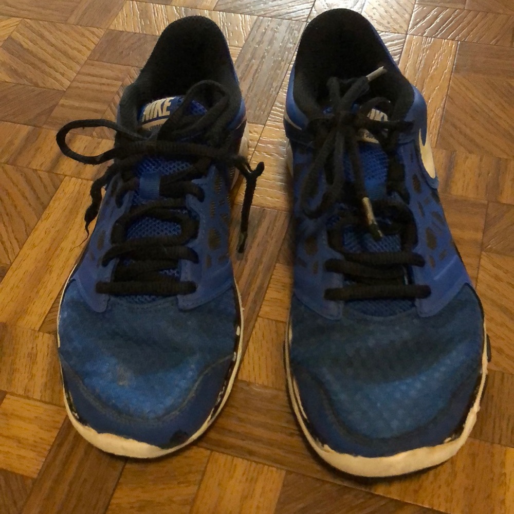 shoes sz 6 youth Nike tennis shoes